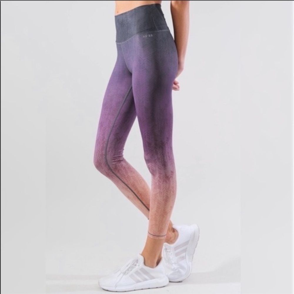 AR - 33 Alpha High Rise Ombre Leggings Sz‎ Large